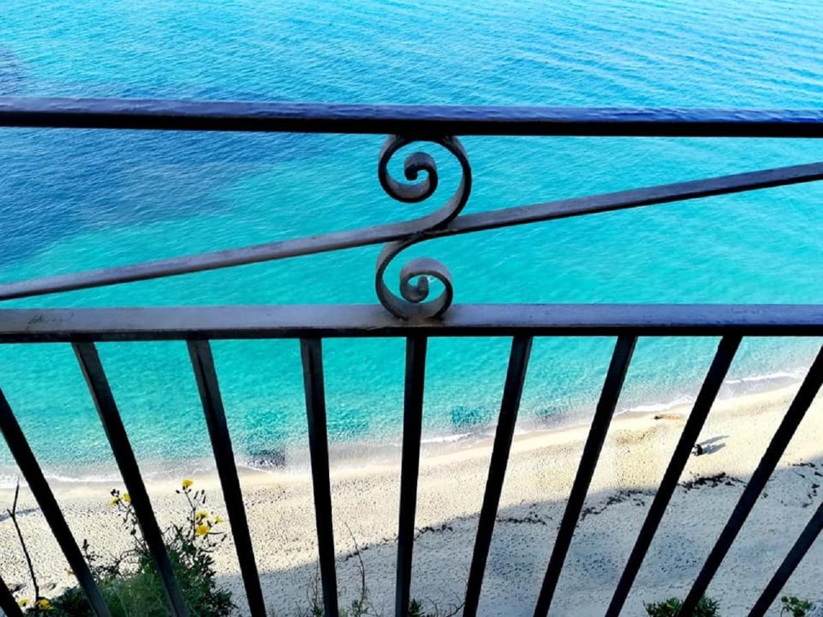 Ninfa Sul Mare Apartments 50 M E T R I Dal Mare Parcheggio Gratuito Custodito Capo Vaticano Dış mekan fotoğraf